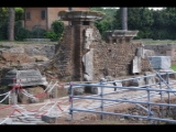 00150 ostia - regio ii - porta romana - marmordekoration an der nordseite.jpg